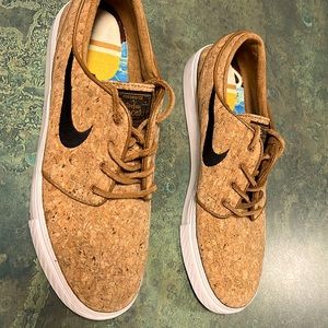 Never worn outside.  Cork is in perfect condition.